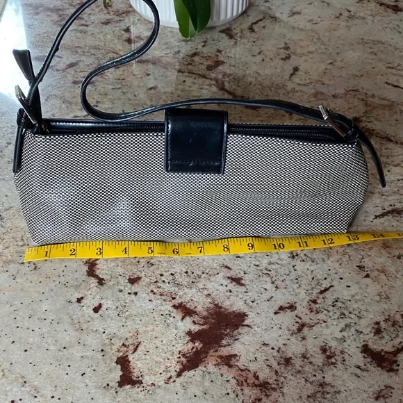 Elegant Black and White Clutch - Picture 5 of 12